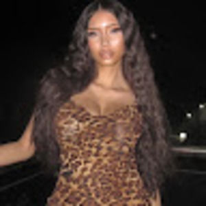 Meet your Posher, Valentina